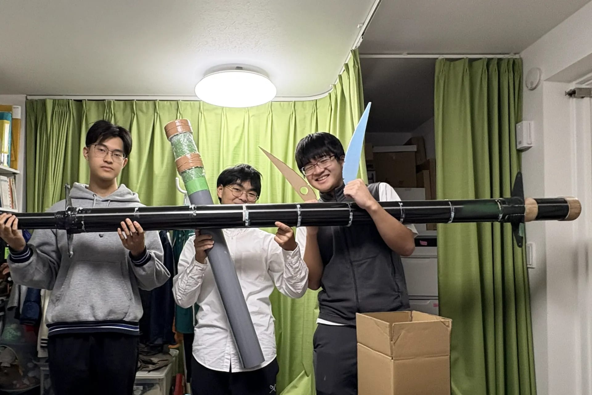 主桁(CFRP パイプ)写真
